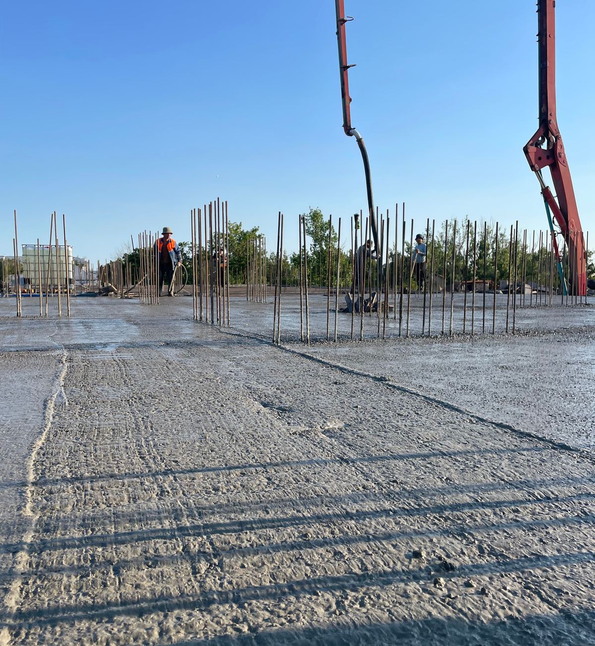 Заливка бетона с автобетононасосом — объект Betonme в Мариуполе
